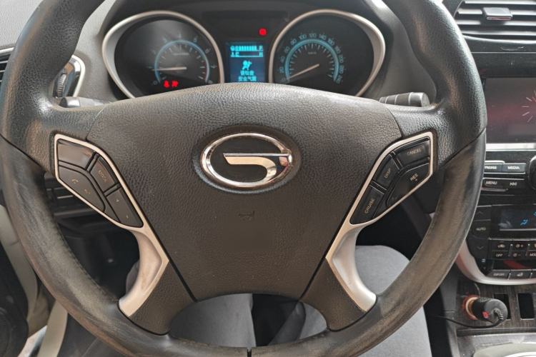 Used GAC Trumpchi GS5 Super 2015 2.0L Automatic Two-Wheel Drive Luxury Navigation Edition Steering Wheel