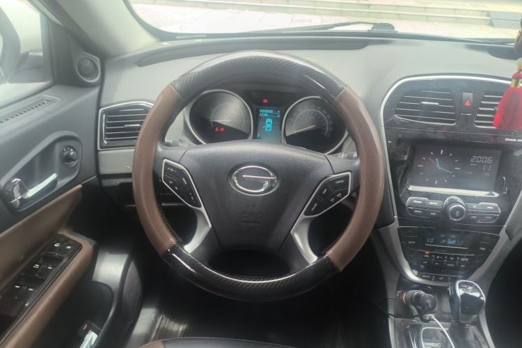 Used GAC Trumpchi GS5 Super 2015 1.8T Automatic Two-Wheel Drive Luxury Navigation Edition Steering Wheel
