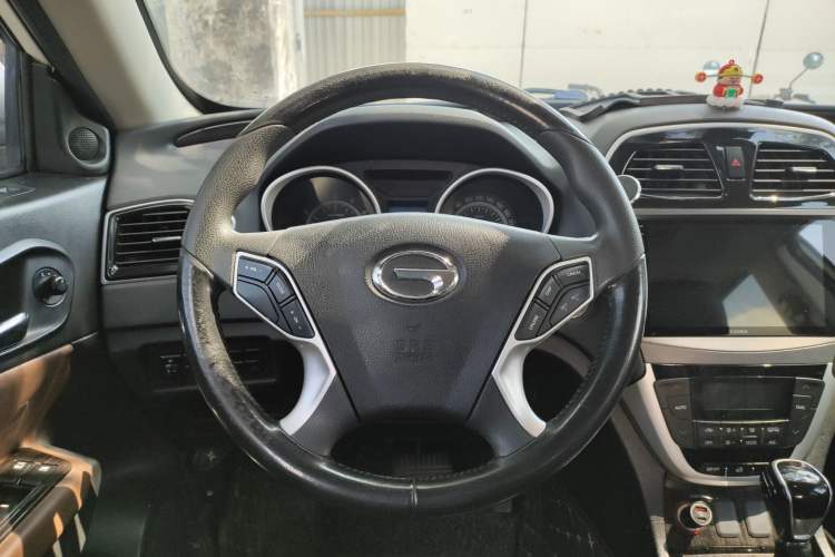 Used GAC Trumpchi GS5 Super 2015 1.8T Automatic Two-Wheel Drive Luxury Edition Steering Wheel