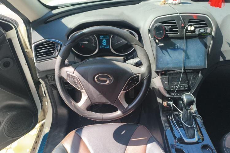 Used GAC Trumpchi GS5 Super 2015 1.8T Automatic Two-Wheel Drive Luxury Edition Steering Wheel