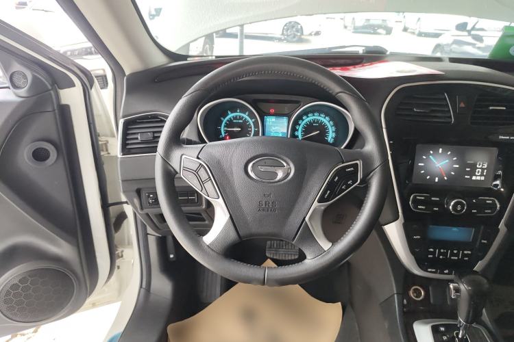 Used GAC Trumpchi GS5 Super 2015 1.8T Automatic All-Wheel Drive Luxury Navigation Edition Steering Wheel