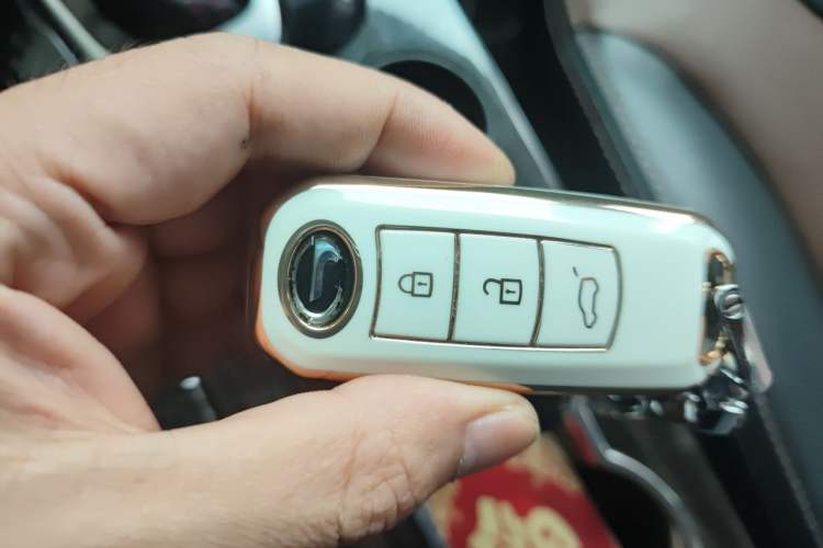 Used GAC Trumpchi GS5 Super 2015 1.8T Automatic Two-Wheel Drive Luxury Navigation Edition Vehicle Key