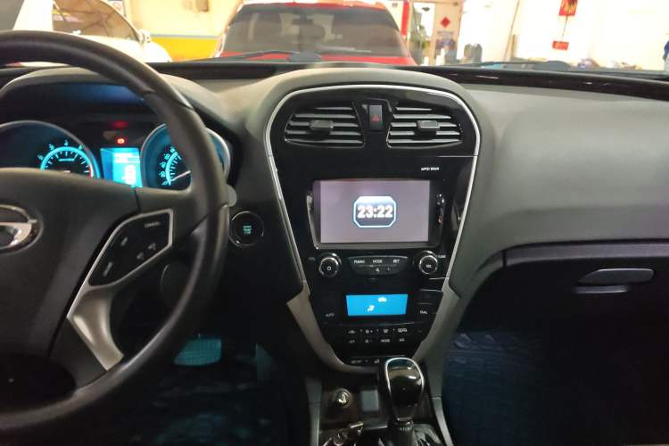 Used GAC Trumpchi GS5 Super 2015 1.8T Automatic Two-Wheel Drive Luxury Edition Audio And AC Panel