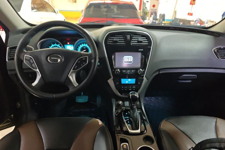 Used GAC Trumpchi GS5 Super 2015 1.8T Automatic Two-Wheel Drive Luxury Edition Center Console