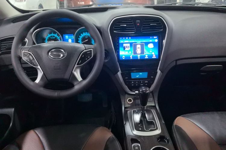 Used GAC Trumpchi GS5 Super 2015 2.0L Automatic Two-Wheel Drive Luxury Navigation Edition Center Console