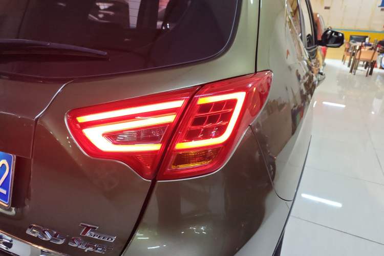 Used GAC Trumpchi GS5 Super 2015 1.8T Automatic Two-Wheel Drive Luxury Edition Exterior 3