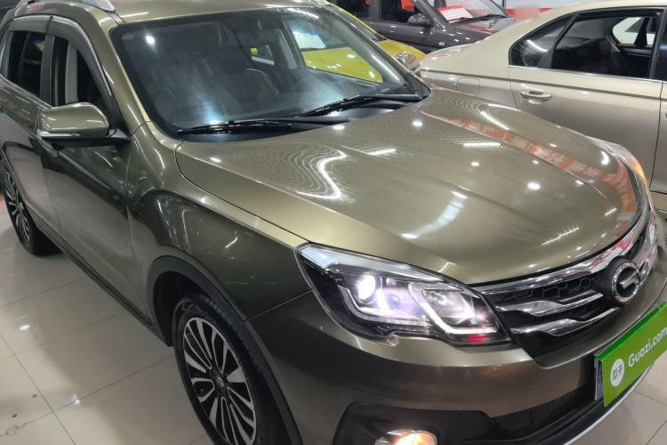 Used GAC Trumpchi GS5 Super 2015 2.0L Automatic Two-Wheel Drive Luxury Navigation Edition Front Right 45 Deg