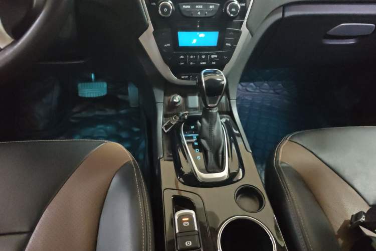 Used GAC Trumpchi GS5 Super 2015 1.8T Automatic Two-Wheel Drive Luxury Edition Gear Lever