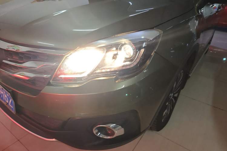 Used GAC Trumpchi GS5 Super 2015 1.8T Automatic Two-Wheel Drive Luxury Edition Left Front Headlight