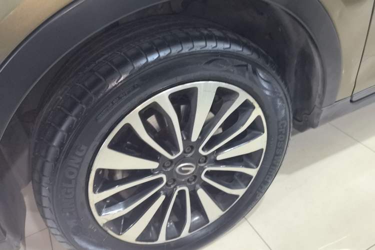 Used GAC Trumpchi GS5 Super 2015 2.0L Automatic Two-Wheel Drive Luxury Navigation Edition Left Front Wheel Hub