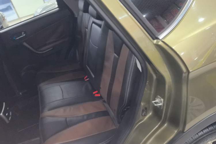 Used GAC Trumpchi GS5 Super 2015 2.0L Automatic Two-Wheel Drive Luxury Navigation Edition Left Rear Seat