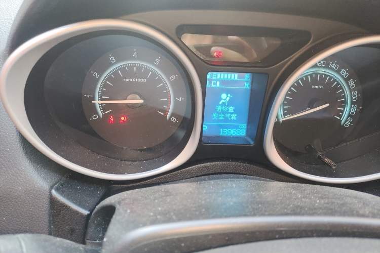 Used GAC Trumpchi GS5 Super 2015 1.8T Automatic Two-Wheel Drive Luxury Edition Odometer Close Up