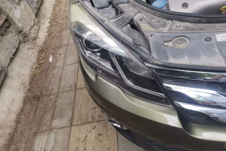 Used GAC Trumpchi GS5 Super 2015 2.0L Automatic Two-Wheel Drive Luxury Navigation Edition Right Front Headlight