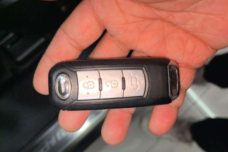 Used GAC Trumpchi GS5 Super 2015 2.0L Automatic Two-Wheel Drive Luxury Navigation Edition Vehicle Key