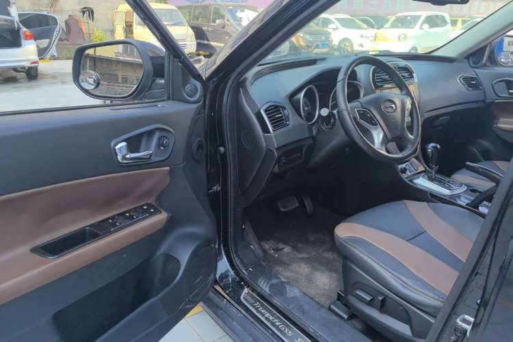 Used GAC Trumpchi GS5 Super 2016 2.0L Automatic Two-Wheel Drive Supreme Edition Driver Seat