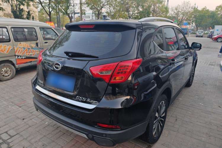 Used GAC Trumpchi GS5 Super 2016 2.0L Automatic Two-Wheel Drive Anniversary Edition Exterior 3