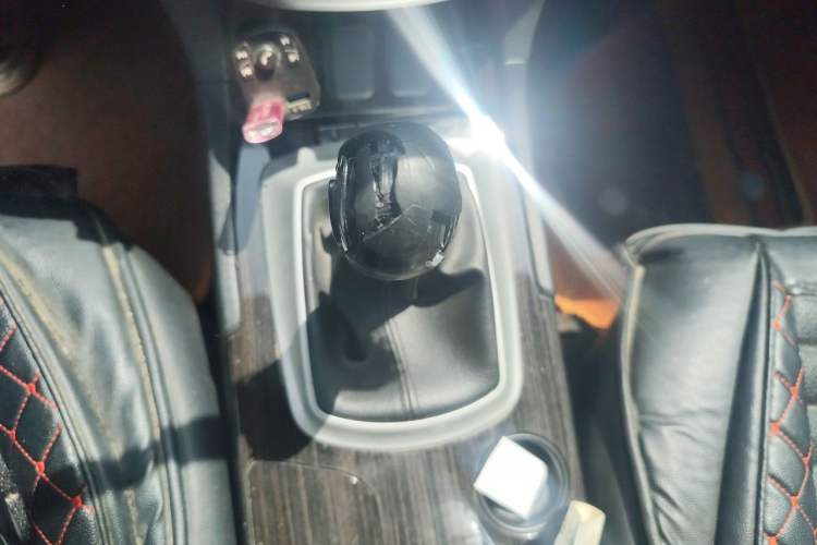 Used GAC Trumpchi GS5 Super 2016 2.0L Manual Two-Wheel Drive Comfort Edition Gear Lever