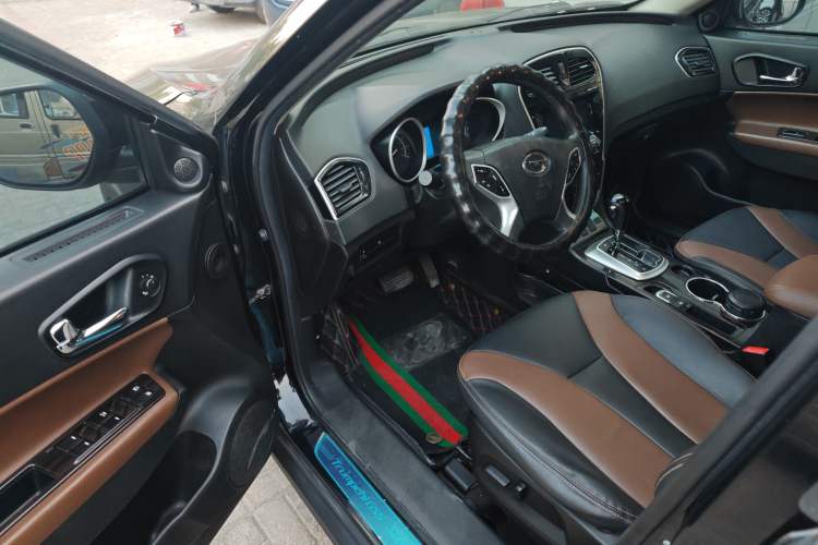 Used GAC Trumpchi GS5 Super 2016 2.0L Automatic Two-Wheel Drive Anniversary Edition Interior 2