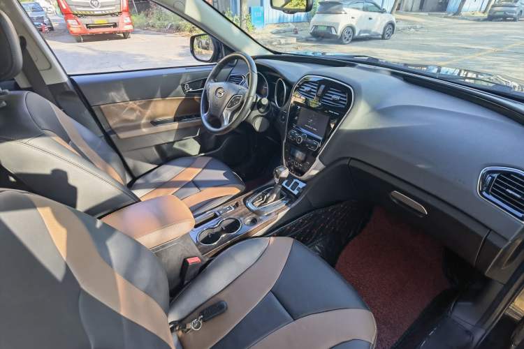 Used GAC Trumpchi GS5 Super 2016 1.8T Automatic Two-Wheel Drive Anniversary Edition Interior 3