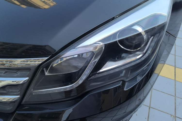 Used GAC Trumpchi GS5 Super 2016 2.0L Automatic Two-Wheel Drive Supreme Edition Left Front Headlight