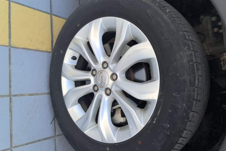 Used GAC Trumpchi GS5 Super 2016 2.0L Automatic Two-Wheel Drive Supreme Edition Left Front Wheel Hub
