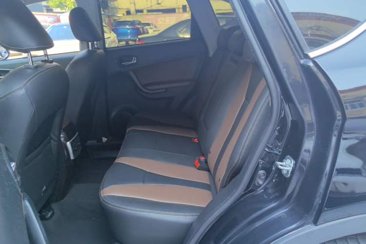 Used GAC Trumpchi GS5 Super 2016 2.0L Automatic Two-Wheel Drive Supreme Edition Left Rear Seat