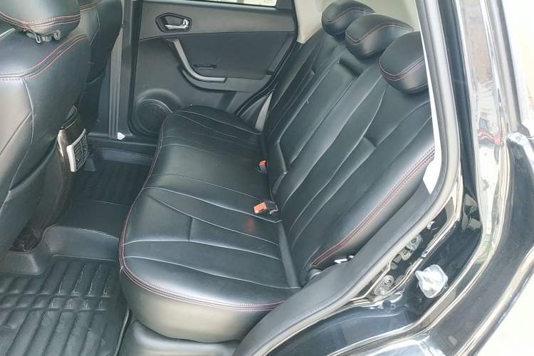 Used GAC Trumpchi GS5 Super 2016 2.0L Manual Two-Wheel Drive Comfort Edition Left Rear Seat