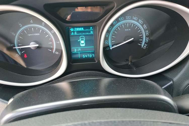 Used GAC Trumpchi GS5 Super 2016 2.0L Manual Two-Wheel Drive Comfort Edition Odometer Close Up