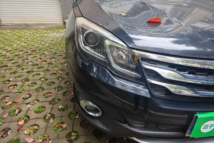 Used GAC Trumpchi GS5 Super 2016 2.0L Automatic Two-Wheel Drive Anniversary Edition Right Front Headlight