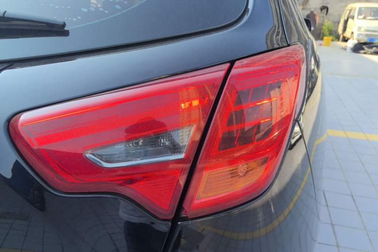 Used GAC Trumpchi GS5 Super 2016 2.0L Automatic Two-Wheel Drive Supreme Edition Right Rear Taillight