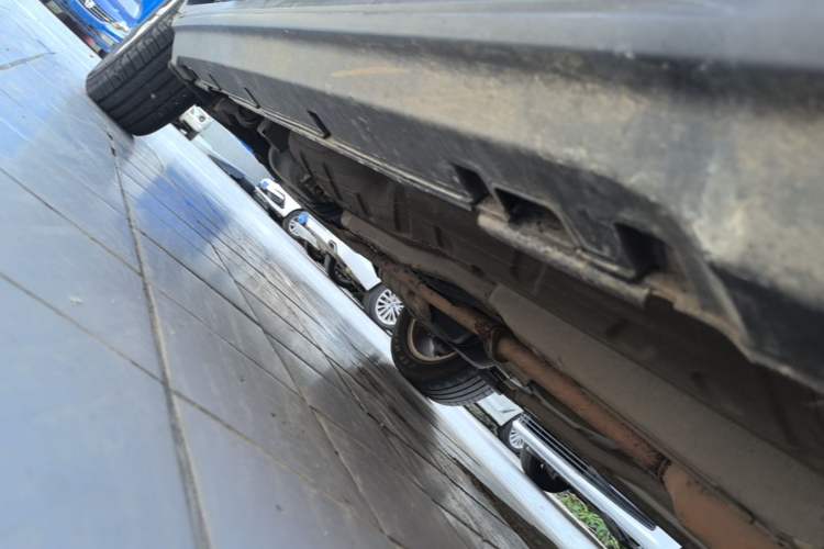 Used GAC Trumpchi GS5 Super 2016 2.0L Automatic Two-Wheel Drive Supreme Edition Right Side Sill