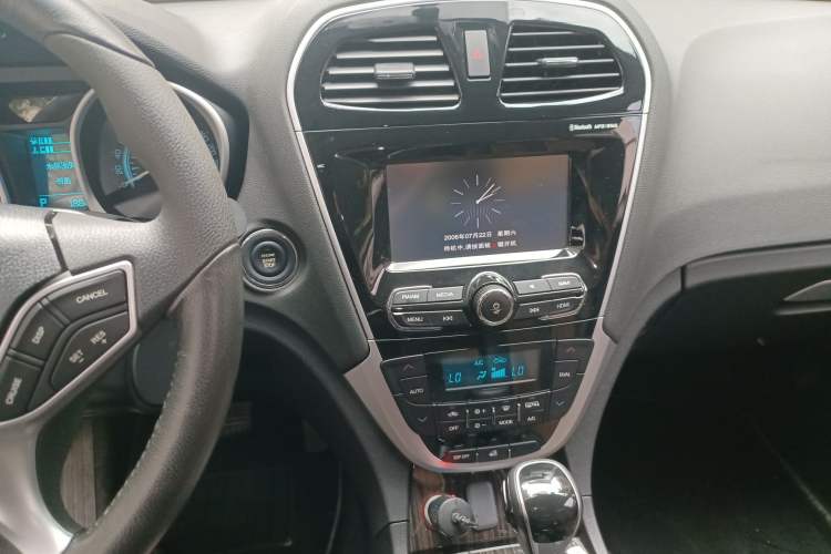 Used GAC Trumpchi GS5 Super 2016 1.8T Automatic Two-Wheel Drive Anniversary Edition Audio And AC Panel