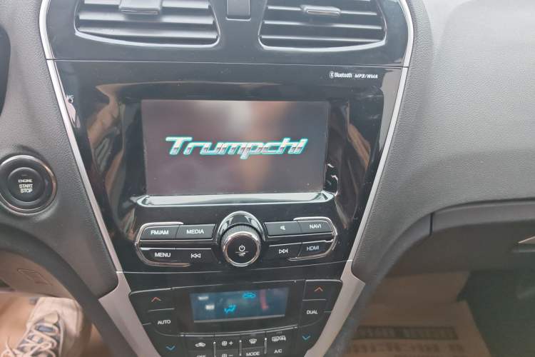 Used GAC Trumpchi GS5 Super 2016 2.0L Automatic Two-Wheel Drive Anniversary Edition Audio And AC Panel