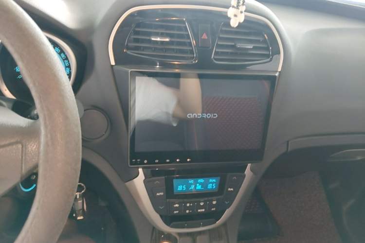 Used GAC Trumpchi GS5 Super 2016 2.0L Manual Two-Wheel Drive Comfort Edition Audio And AC Panel