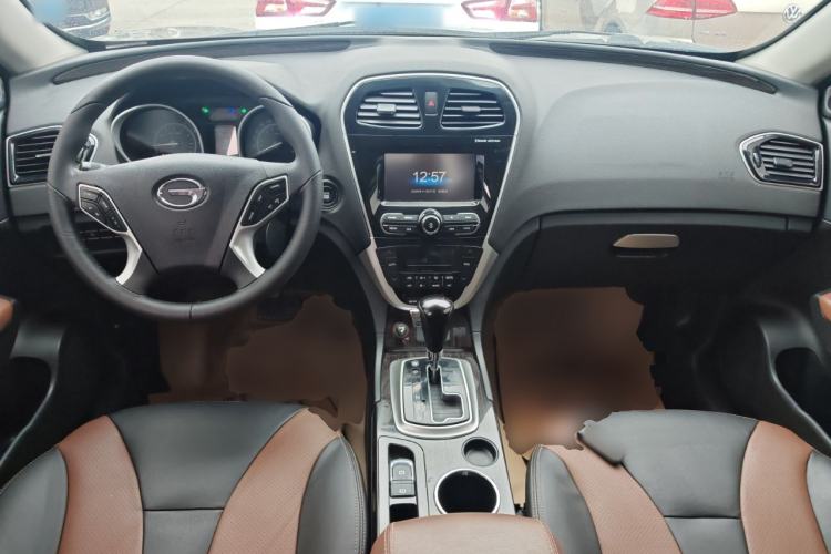 Used GAC Trumpchi GS5 Super 2016 2.0L Automatic Two-Wheel Drive Anniversary Edition Center Console