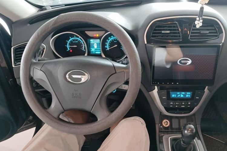 Used GAC Trumpchi GS5 Super 2016 2.0L Manual Two-Wheel Drive Comfort Edition Center Console