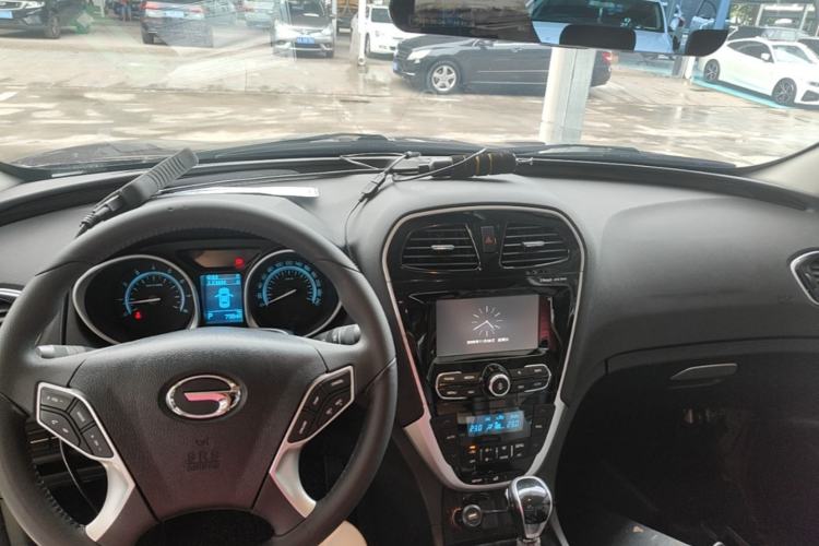 Used GAC Trumpchi GS5 Super 2016 1.8T Automatic Two-Wheel Drive Anniversary Edition Center Console
