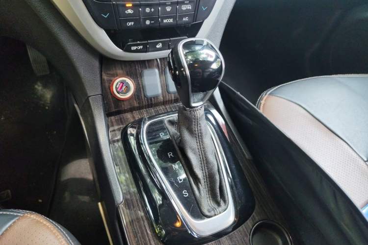 Used GAC Trumpchi GS5 Super 2016 1.8T Automatic Two-Wheel Drive Anniversary Edition Gear Lever