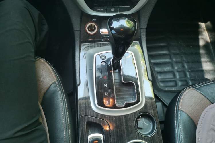 Used GAC Trumpchi GS5 Super 2016 2.0L Automatic Two-Wheel Drive Anniversary Edition Gear Lever