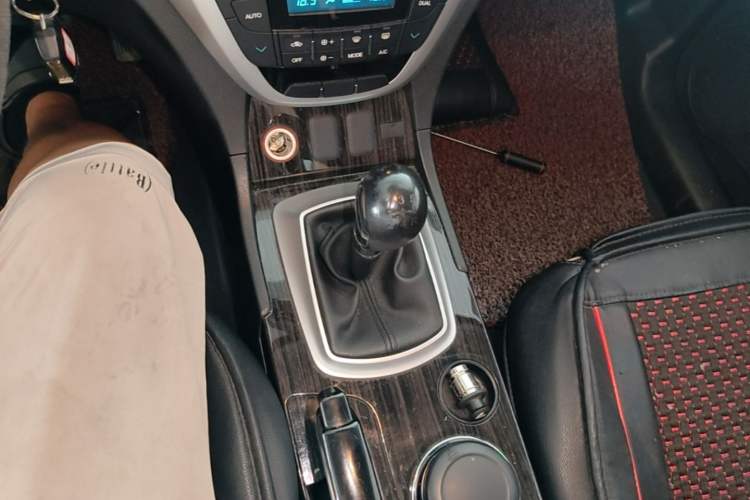 Used GAC Trumpchi GS5 Super 2016 2.0L Manual Two-Wheel Drive Comfort Edition Gear Lever