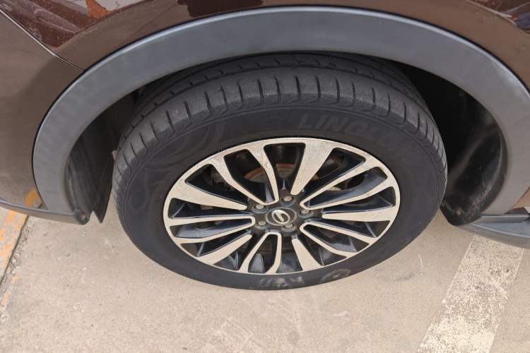 Used GAC Trumpchi GS5 Super 2016 2.0L Automatic Two-Wheel Drive Anniversary Edition Left Front Wheel Hub