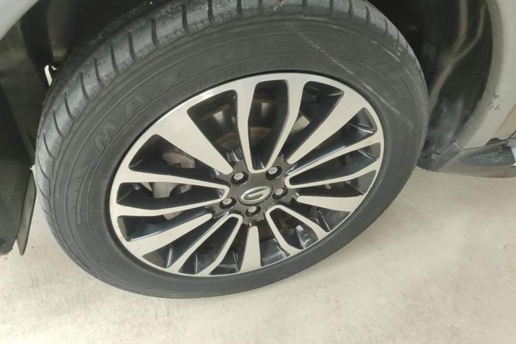 Used GAC Trumpchi GS5 Super 2016 1.8T Automatic Two-Wheel Drive Anniversary Edition Left Front Wheel Hub
