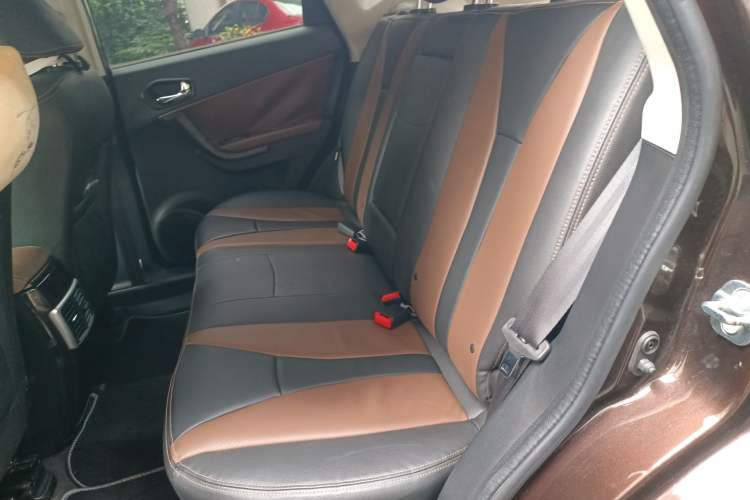 Used GAC Trumpchi GS5 Super 2016 1.8T Automatic Two-Wheel Drive Anniversary Edition Left Rear Seat