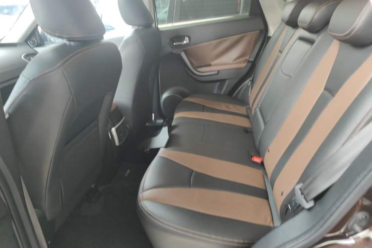 Used GAC Trumpchi GS5 Super 2016 1.8T Automatic Two-Wheel Drive Anniversary Edition Left Rear Seat