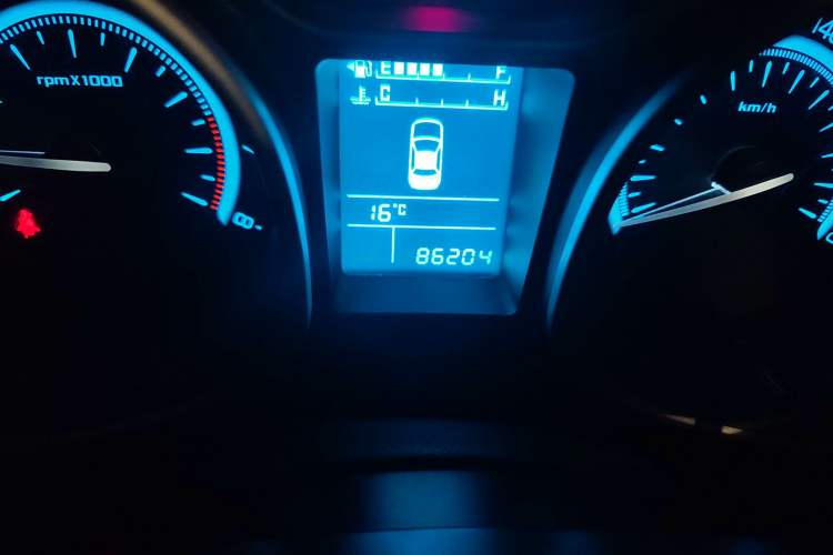Used GAC Trumpchi GS5 Super 2016 2.0L Manual Two-Wheel Drive Comfort Edition Odometer Close Up