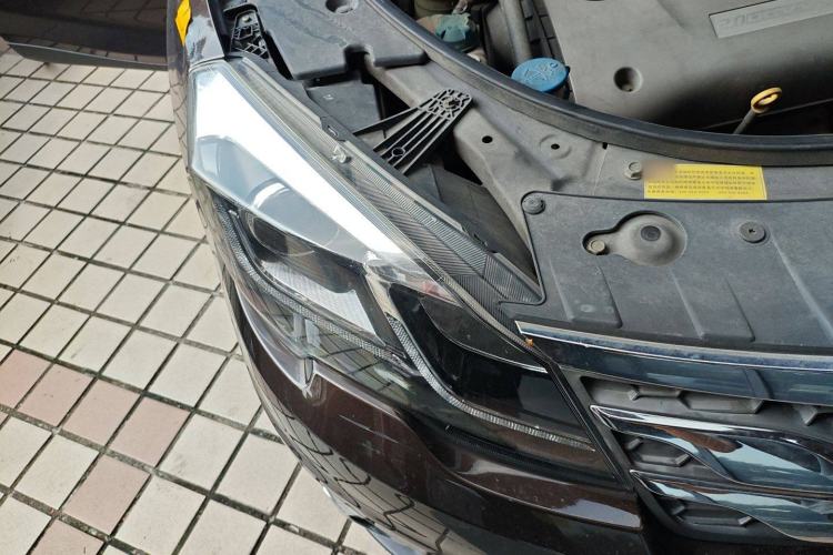 Used GAC Trumpchi GS5 Super 2016 2.0L Automatic Two-Wheel Drive Anniversary Edition Right Front Headlight