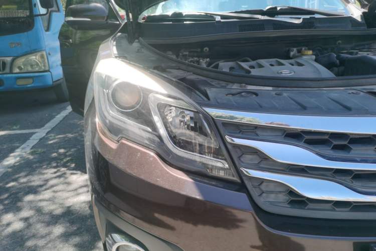 Used GAC Trumpchi GS5 Super 2016 2.0L Automatic Two-Wheel Drive Anniversary Edition Right Front Headlight