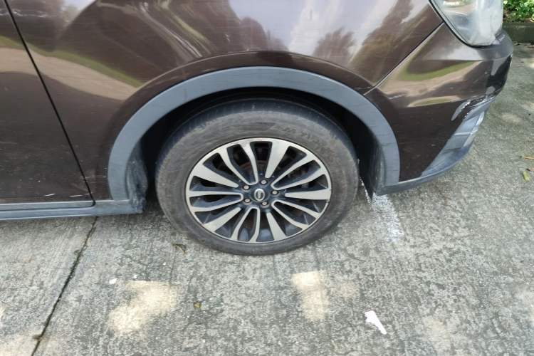 Used GAC Trumpchi GS5 Super 2016 1.8T Automatic Two-Wheel Drive Anniversary Edition Right Front Wheel Hub