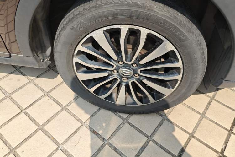 Used GAC Trumpchi GS5 Super 2016 2.0L Automatic Two-Wheel Drive Anniversary Edition Right Front Wheel Hub