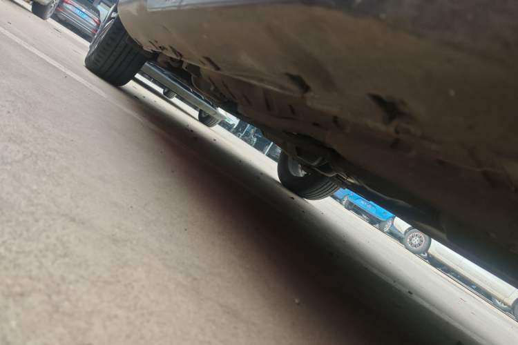 Used GAC Trumpchi GS5 Super 2016 2.0L Automatic Two-Wheel Drive Anniversary Edition Right Side Sill